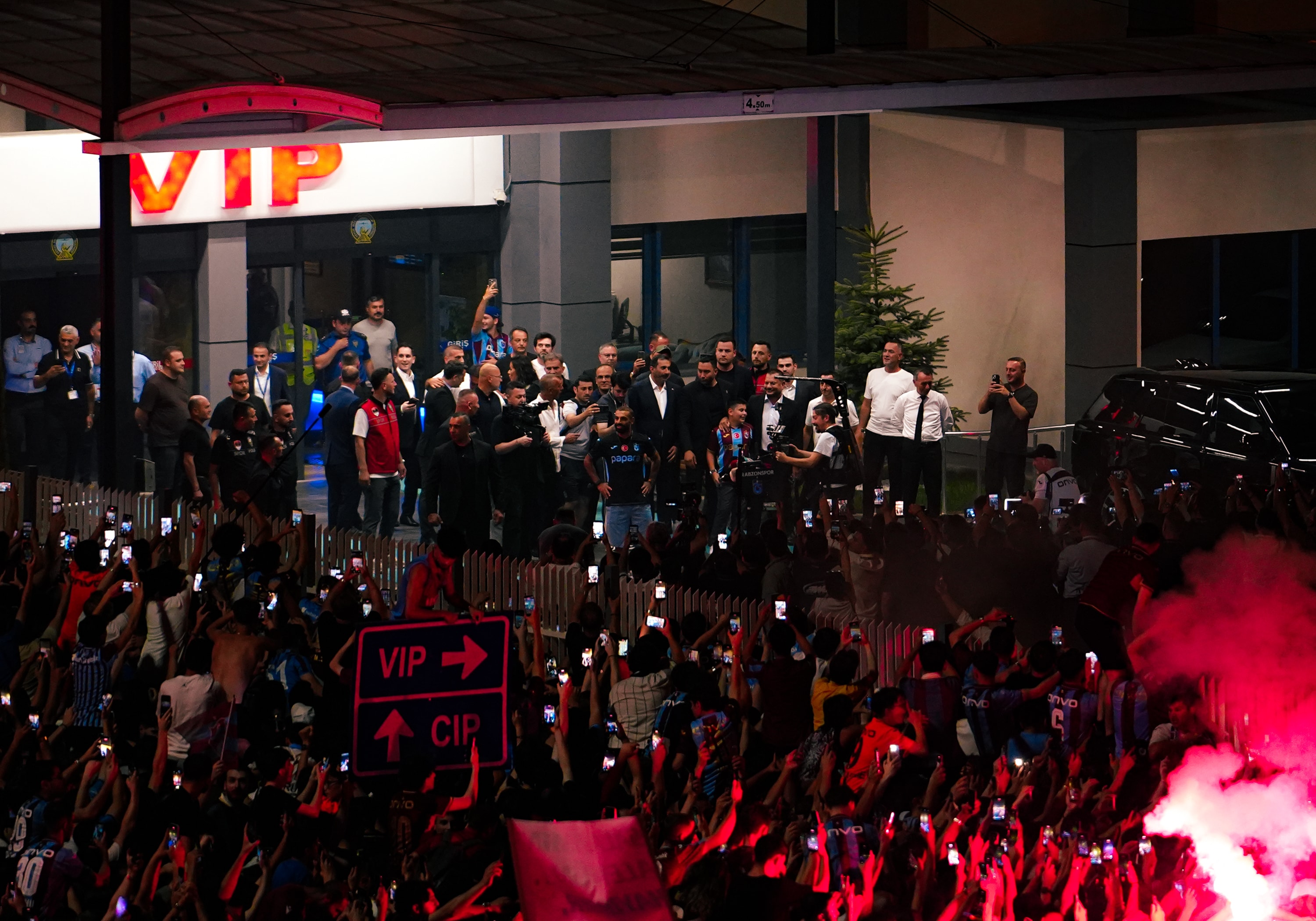 Trabzon'da Salah çılgınlığı, on binler akın etti
