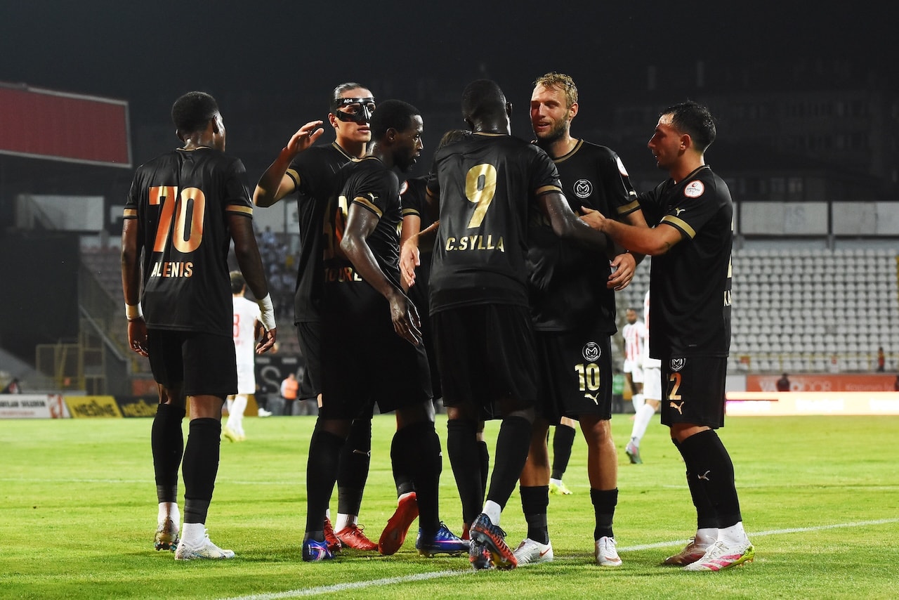 1. Lig’de perde açıldı! Manisa FK sezona 3 puanla başladı