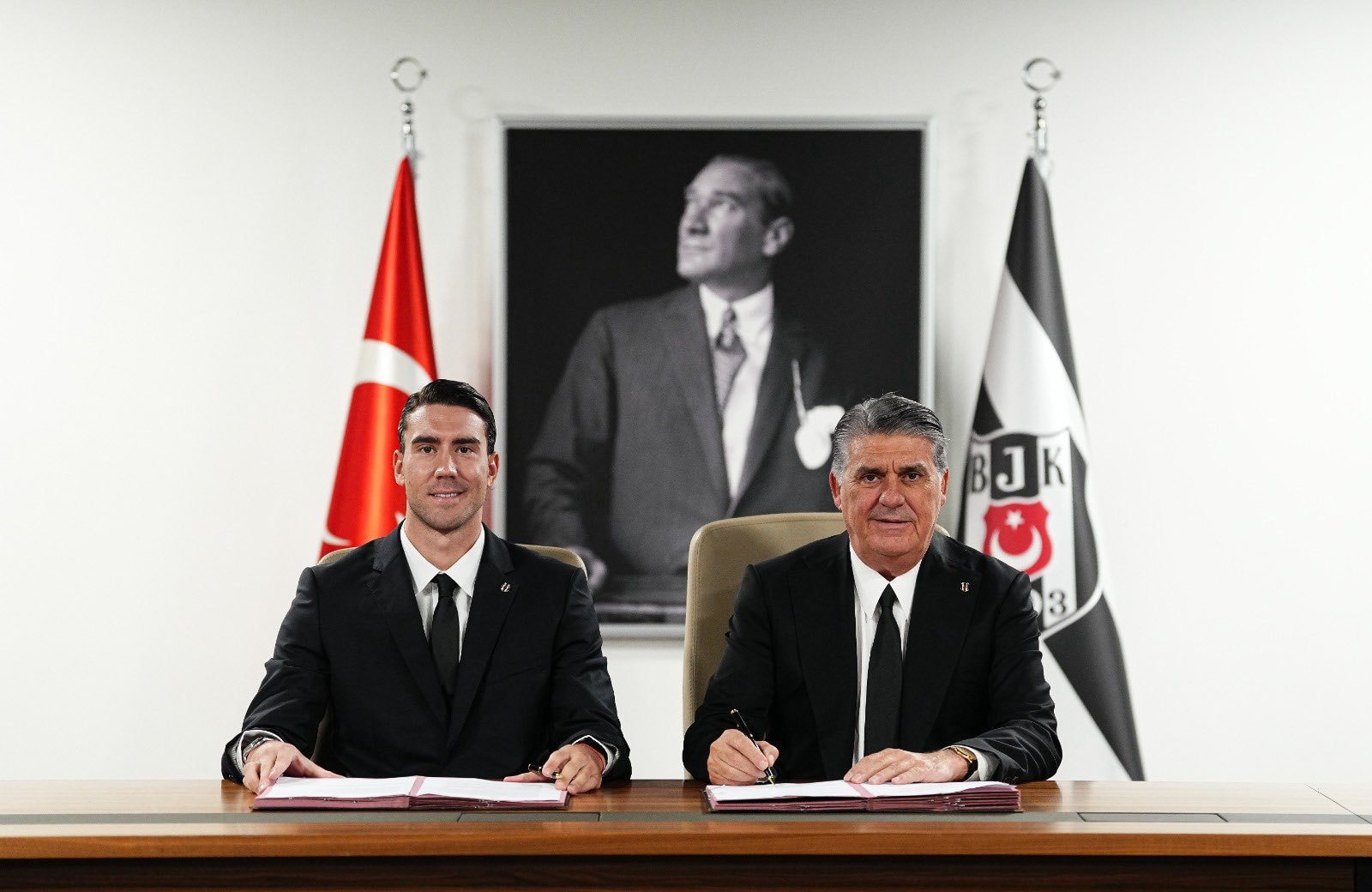 Vlahovic 3 yıllık imzayı attı! Alacağı maaş belli oldu