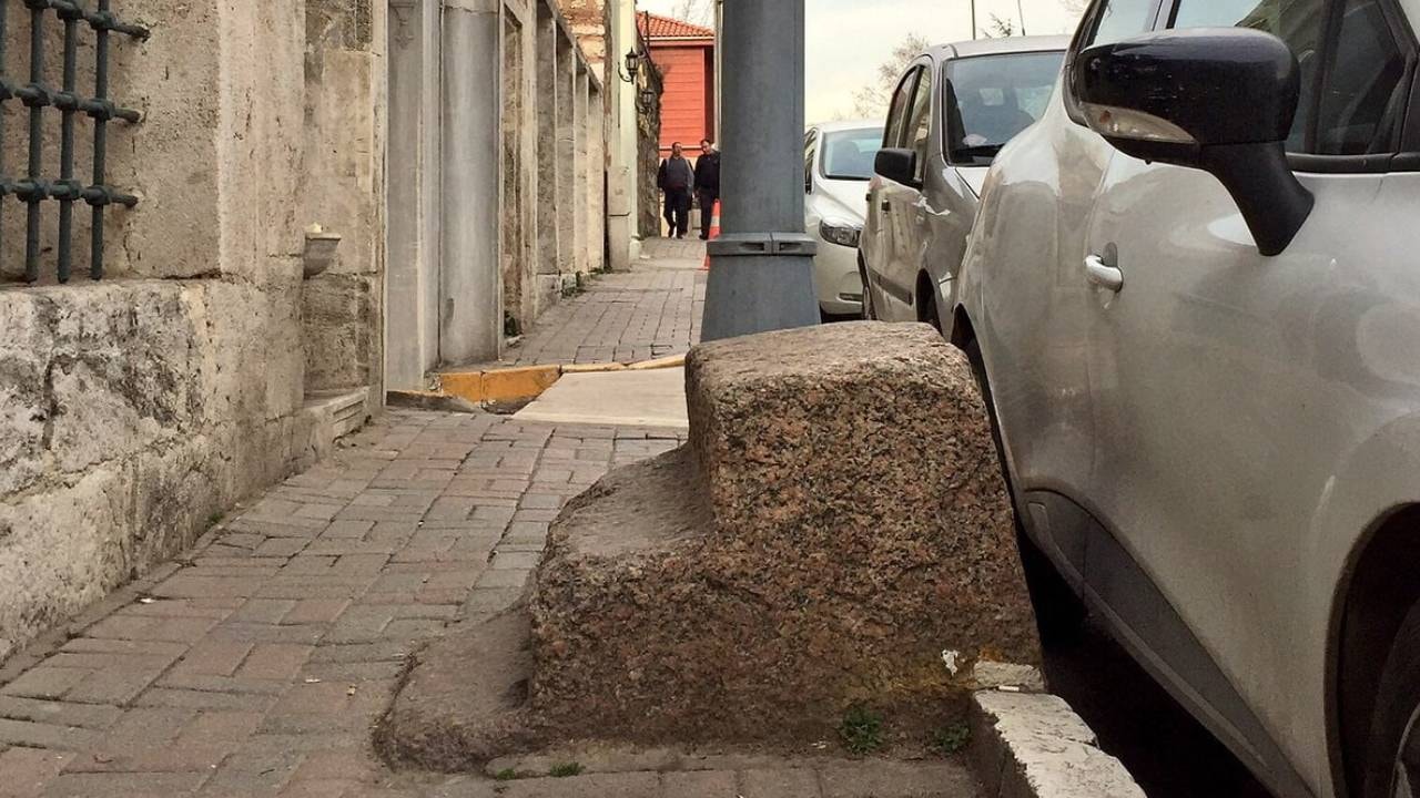 İstanbul'un sokaklarındaki gizemli 3 basamaklı taşların sırrı çözüldü