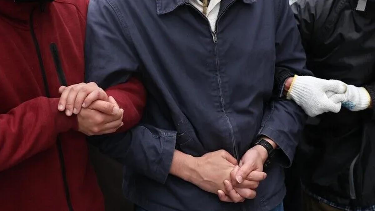 Kardeşinin 15 günlük vizesiyle ülkeye girdi, 33 yıl sonra yakayı ele verdi
