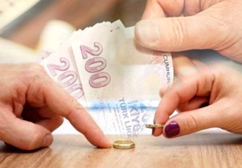 Gizli defterler her şeyi ortaya çıkardı! Nafaka bekleyen kadın tazminat ödedi