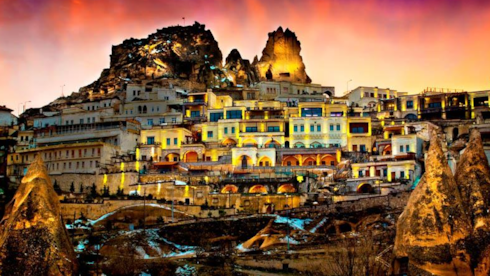 Kapadokya'nın dünyaca ünlü oteli icradan satışa çıkarıldıNevşehir Uçhisar’da yer alan dünyaca ünlü CCR Cappadocia Cave Resort & SPA otel kompleksi ve çevresindeki gayrimenkuller, Nevşehir İcra Dairesi tarafından 497 milyon TL’yi aşan toplam muhammen bedelle icradan satışa sunuldu.