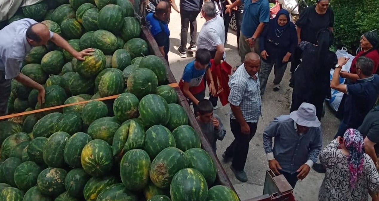 27 ton karpuzu bedava dağıttı