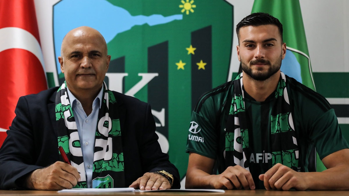 Kocaelispor'dan orta sahaya genç takviye