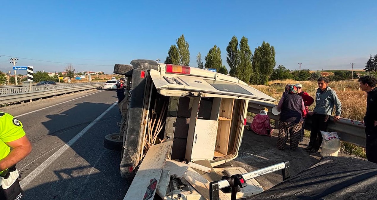 Tarım işçilerini taşıyan minibüs devrildi: Çok sayıda yaralı var