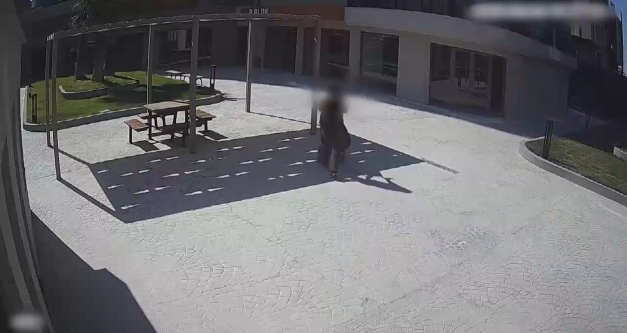 Bu nasıl anne! Bebeğini taşıdığı pusetle uyuşturucu dağıtırken yakalandı