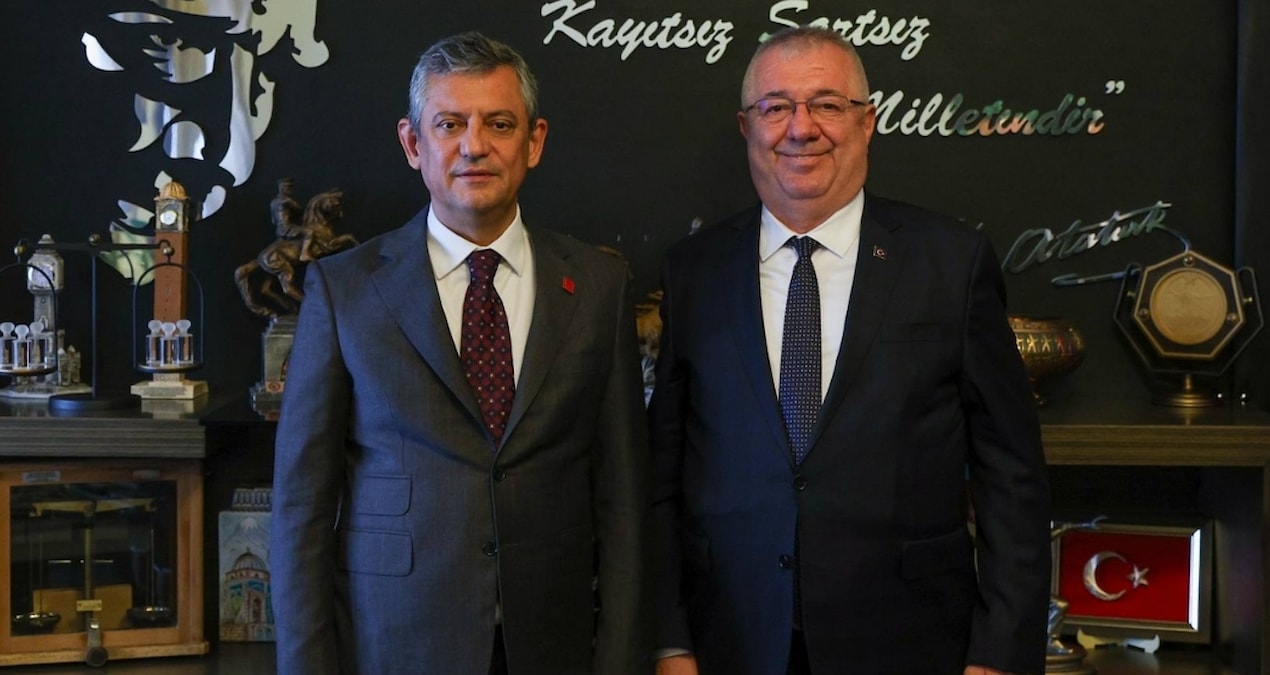 Edremit Belediye Başkanı Ertaş, Siyasi Kariyerine Yeni Bir Yolda Devam Ediyor