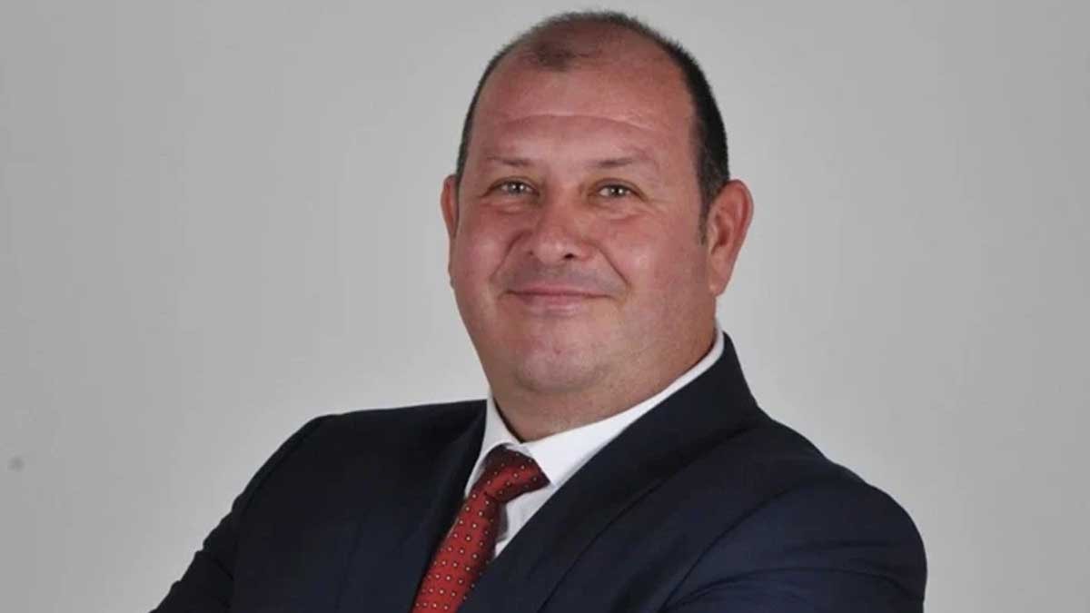 CHP'den istifa eden tutuklu Menderes Belediye başkanı kimdir, kaç yaşında ve nereli? 
