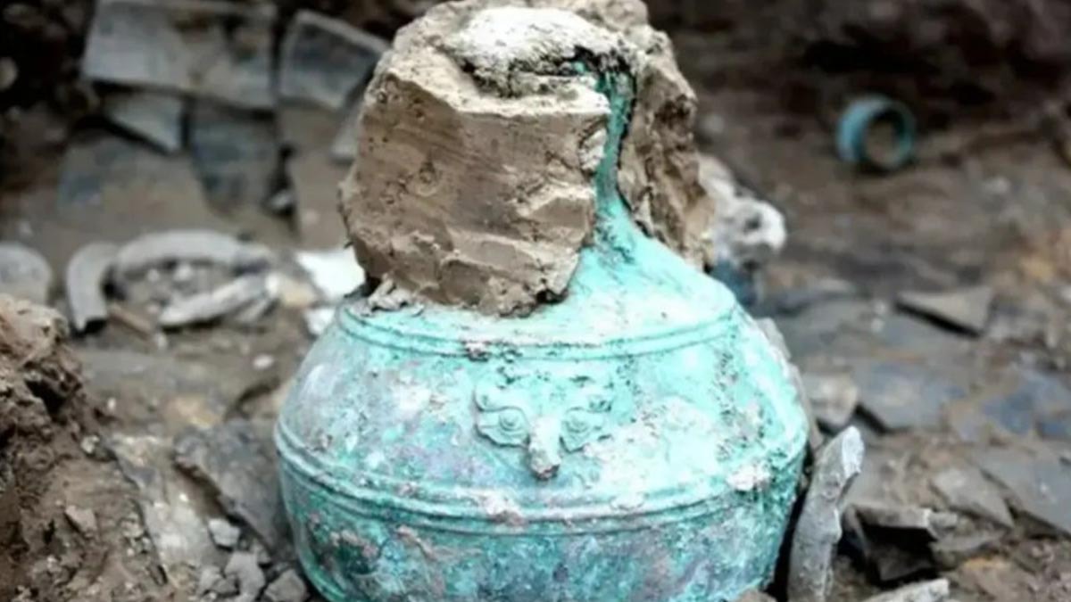 Mezardan çıkan şişe tarihe ışık tuttu! 2 bin yıllık sır çözüldü