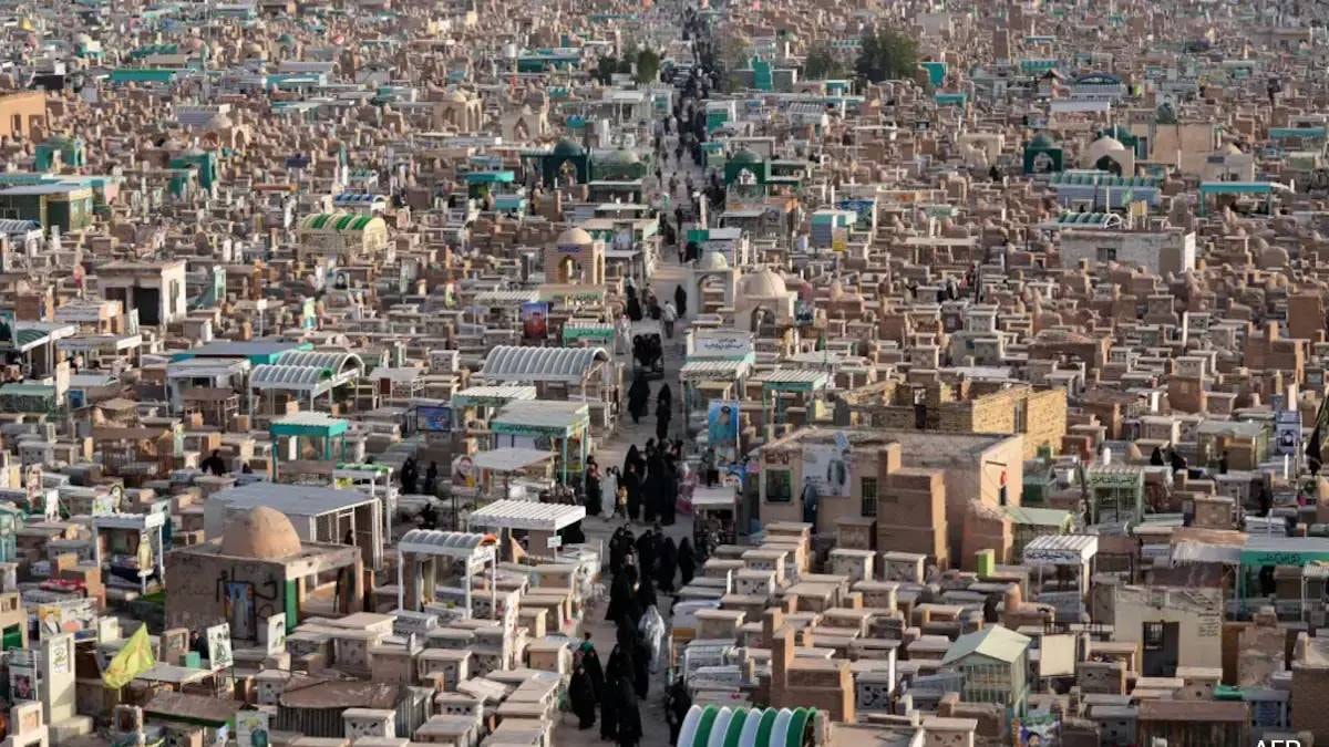 Uzaktan bakınca şehir sanılıyor: Dünyanın en büyük mezarlığı
