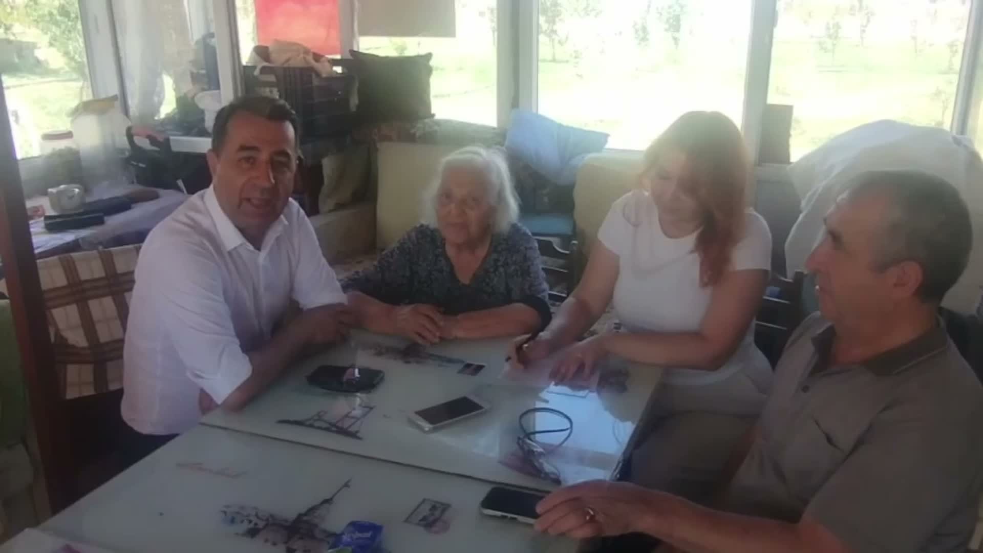 100 yaşındaki çınar Yeni Parti'ye üye oldu