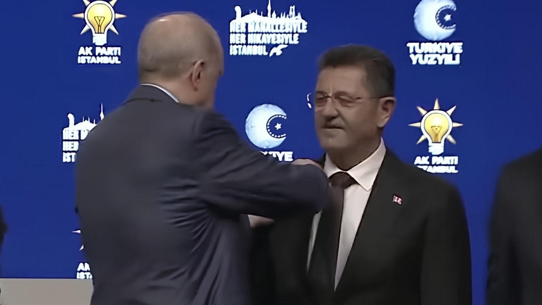 AKP'ye geçer geçmez ilk iş bunu yaptı: Atatürk tablosunu kaldırdı