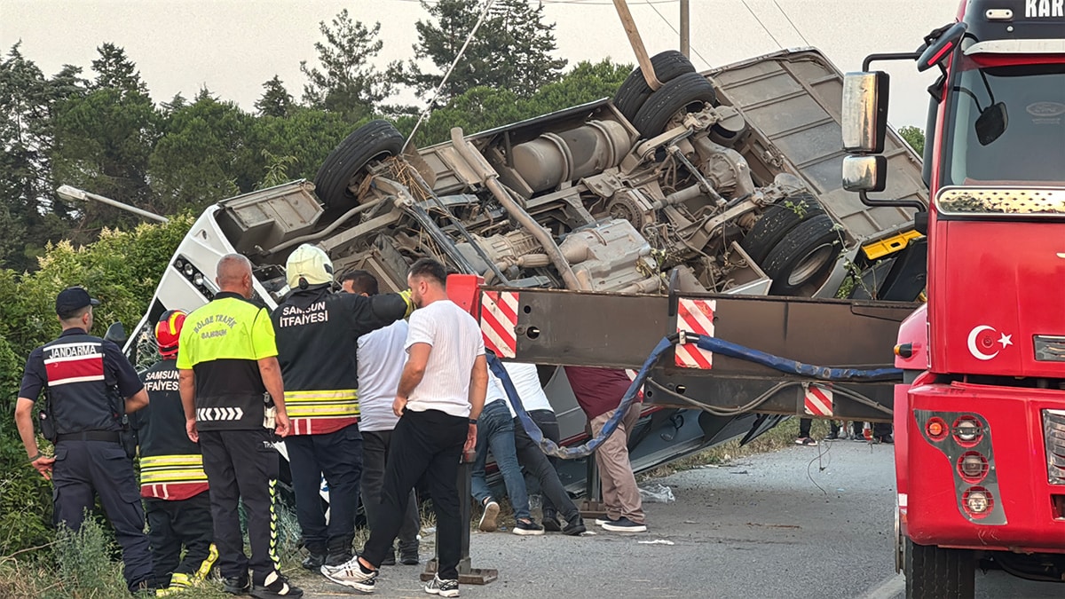Halk otobüsü devrildi, 21 kişi yaralandı