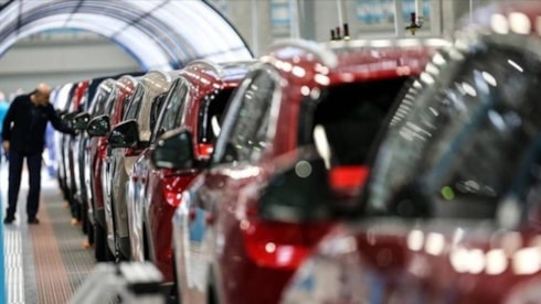 Otomotiv devi ilk kez Hintlilerle anlaştıTarihinde bir ilke imza atan Japon otomotiv devi Honda, devasa maliyet baskısını hafifletmek için radikal bir karar aldı. Kuruluşundan bu yana ilk kez yeni araç platformunu baştan sona geliştirmesi için bir Hint firmasıyla anlaşan dev markanın bu hamlesinin a