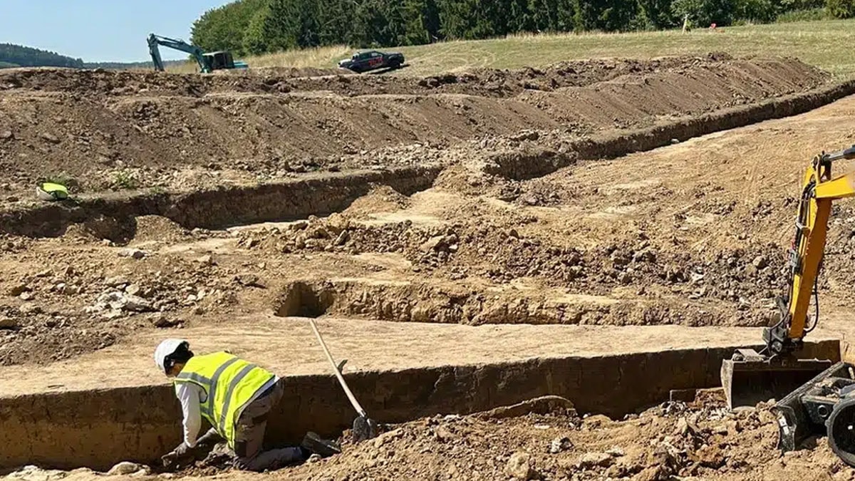 Yol inşaatında 90 metrelik devasa bir yapı keşfedildi