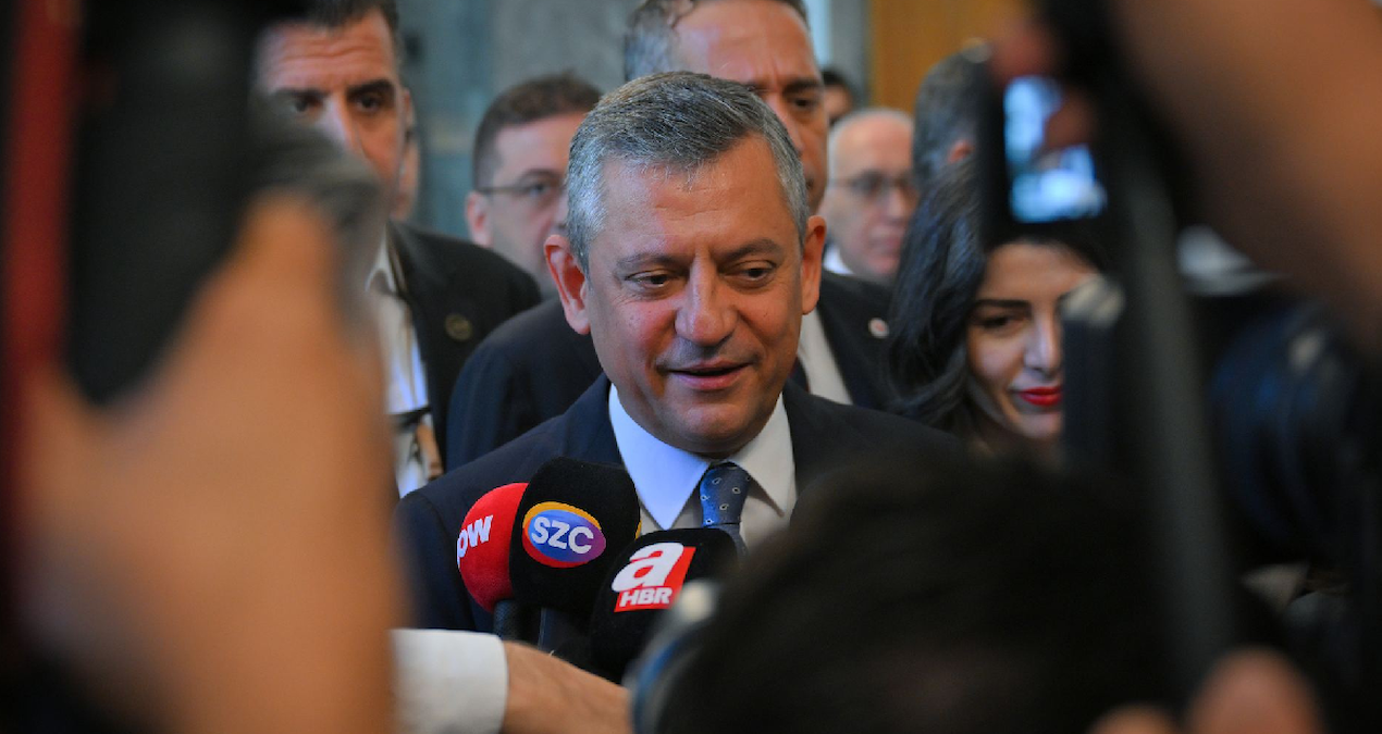 YENİ Parti ilk ankette CHP'yi solladı