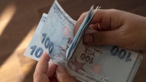 Üç ayı kaçıranların aylığı tamamen yanıyorSGK Başuzmanı İsa Karakaş, kontrol tarihinden sonra üç aydan fazla gecikme durumunda maaşın tamamen kesileceğini açıkladı.