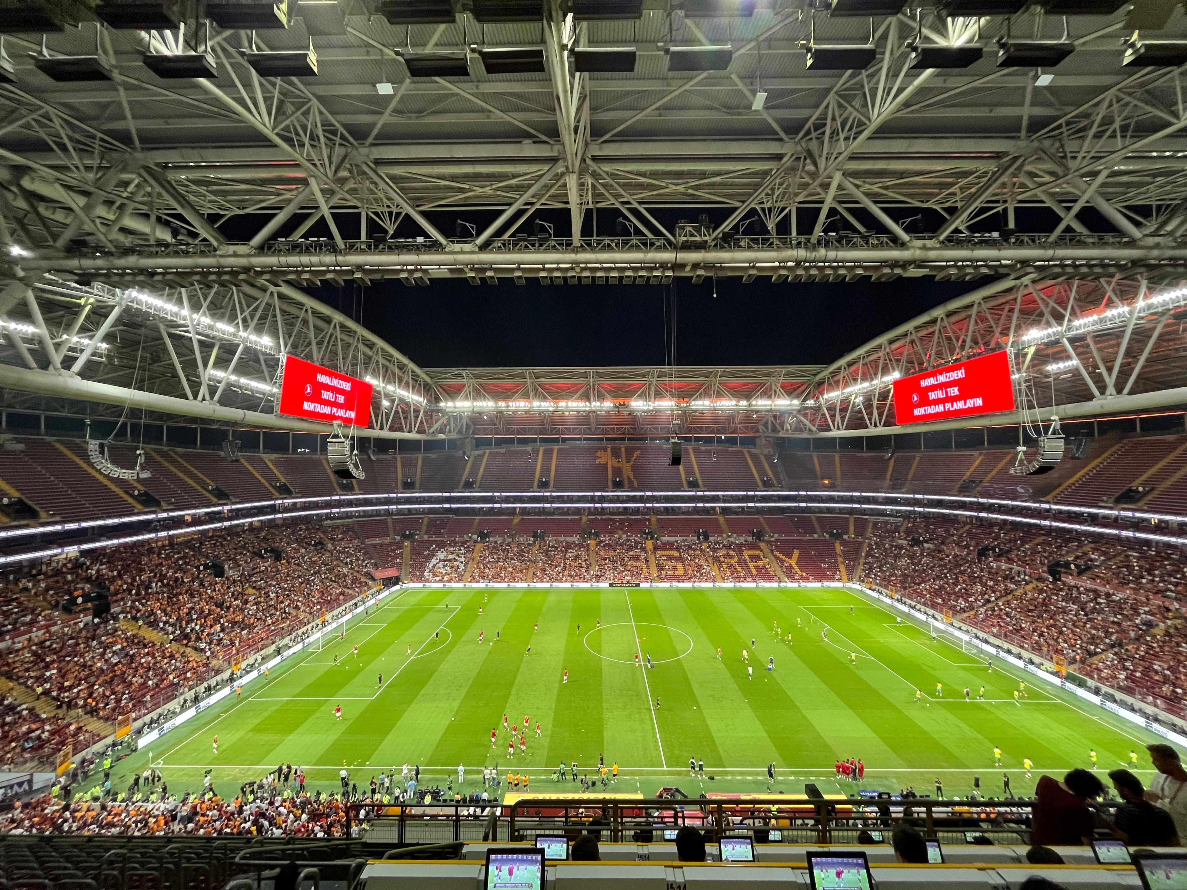 Galatasaray taraftarının tepkisi bitmiyor! Yapılmayan transferler kriz çıkardı