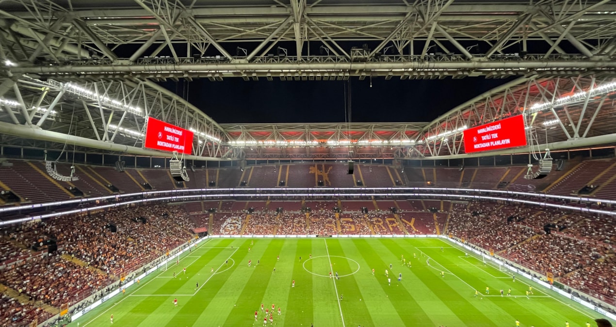 Galatasaray taraftarının tepkisi bitmiyor! Yapılmayan transferler kriz çıkardı