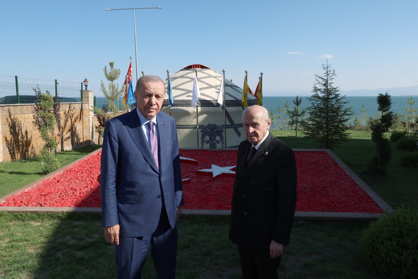 Erdoğan ve Bahçeli Ahlat'ta bir araya geldi