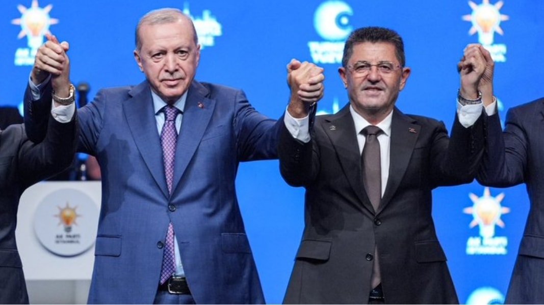 AKP'ye geçmişti! İlk mesajındaki hareket dikkat çekti