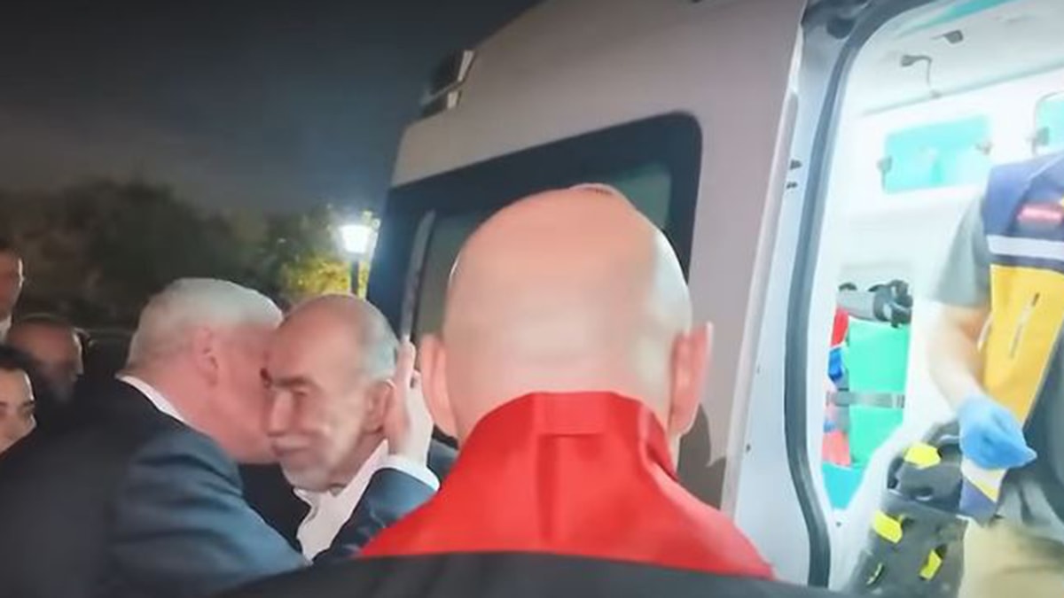 Ambulansla geldi, hayır oyu verdi ve geri döndü