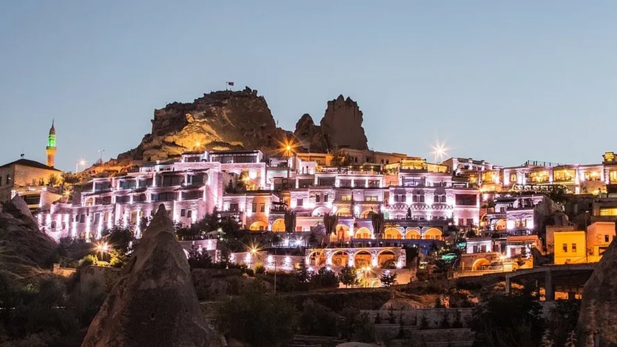 İcradan satılık peri bacası yanında otel