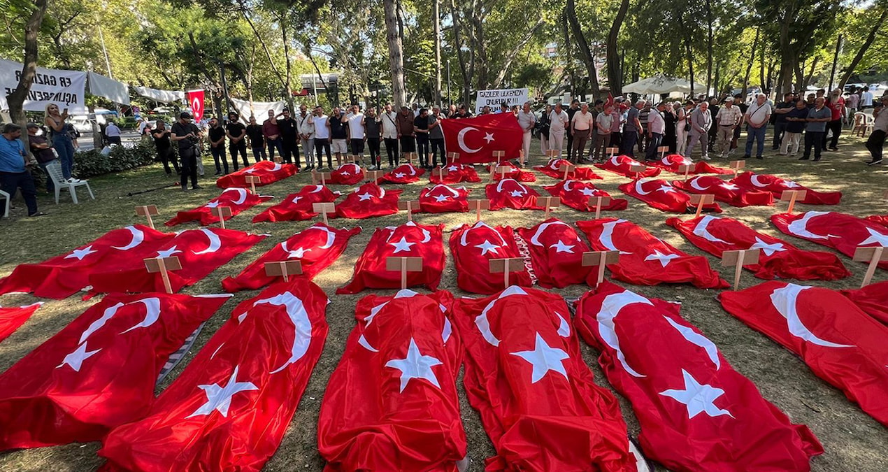 Yaşarken öldüler
