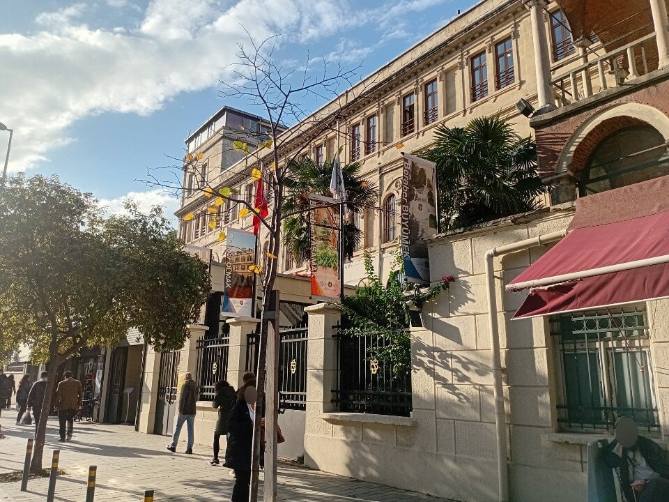 İstanbul'un ünlü Fransız lisesine para cezası