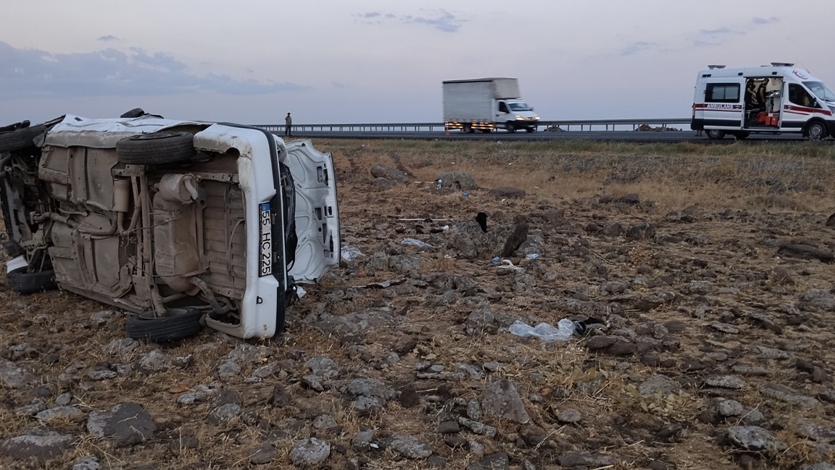 Otomobil şarampole devrildi: 1’i ağır 4 yaralı
