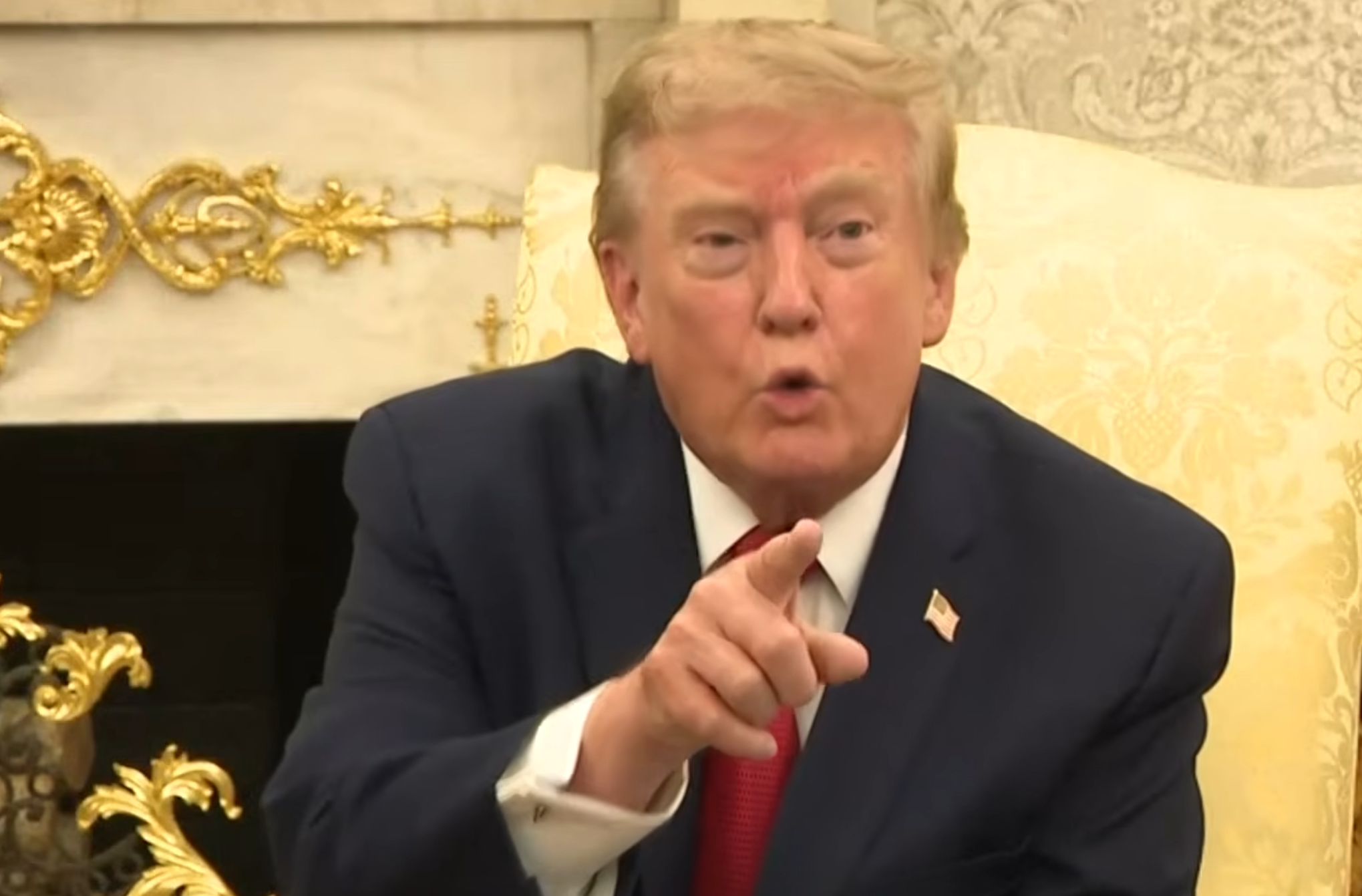 Gazetecinin sorduğu soru Trump'u çileden çıkardı: 'Sessiz ol'