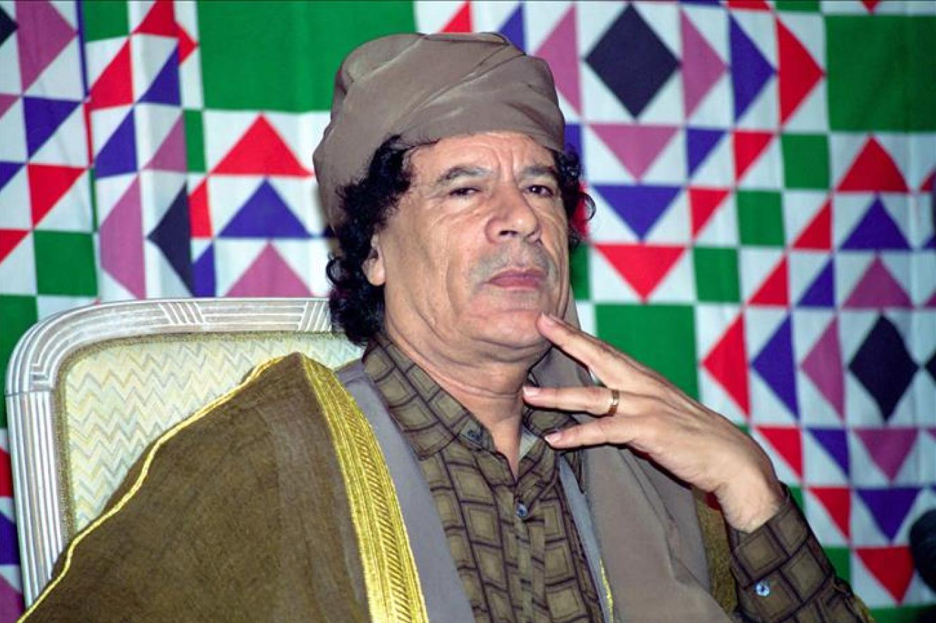 Kaddafi'nin sözlerini paylaşan belediye başkanını görevden aldılar
