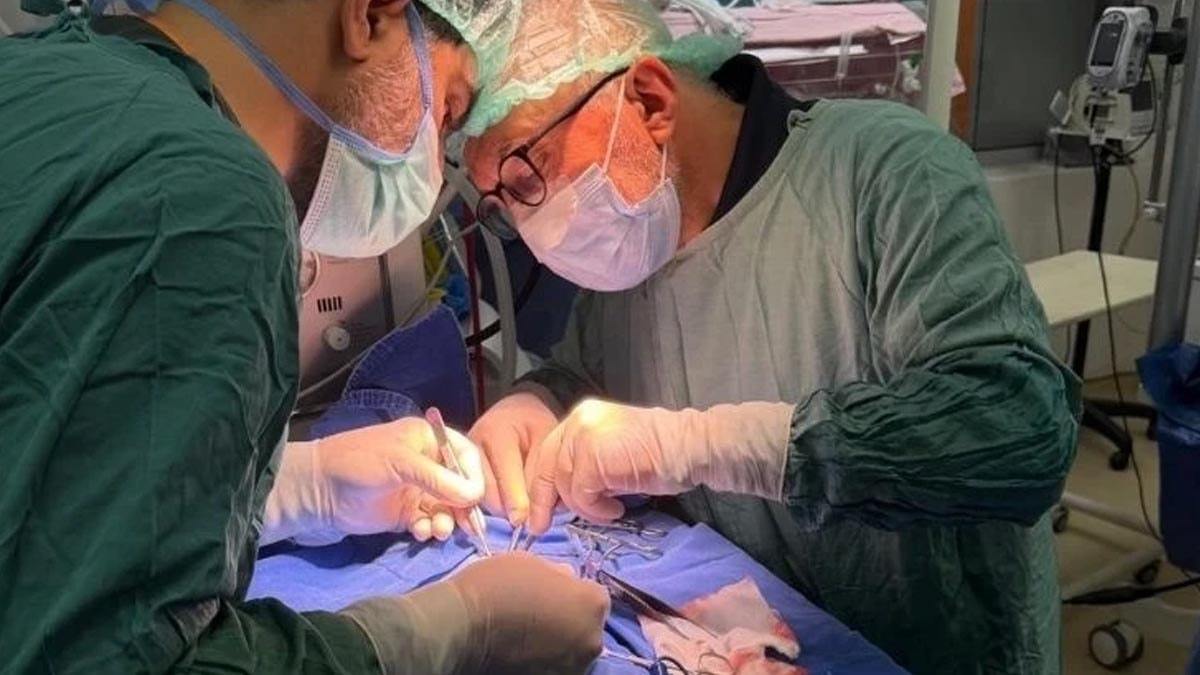 610 gramlık Rüzgar bebeğe yatak başında ameliyat