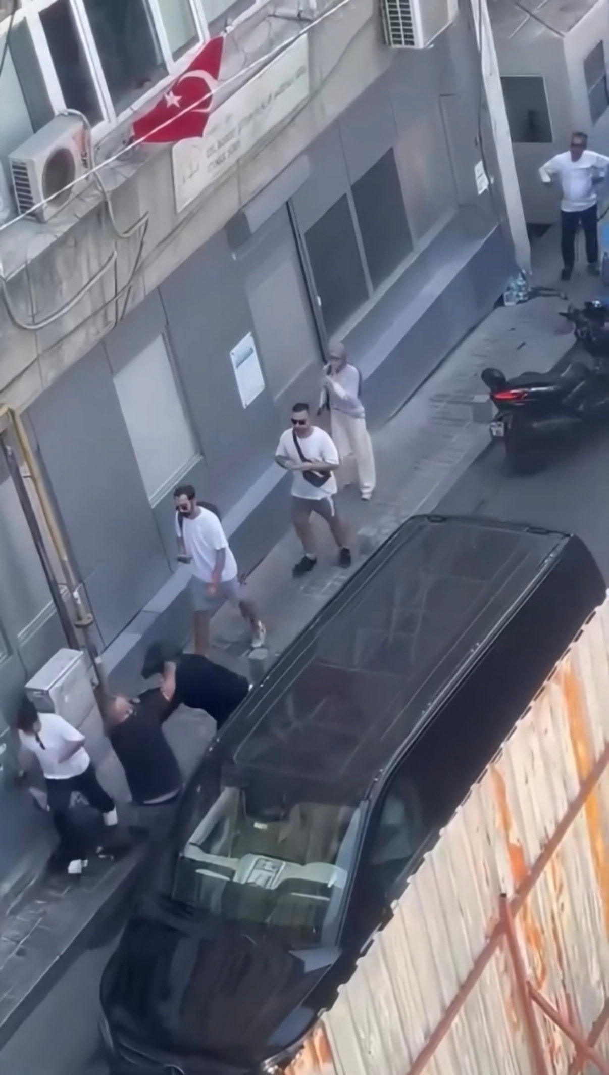 Şişli'de yol verme kavgası kanlı bitti
