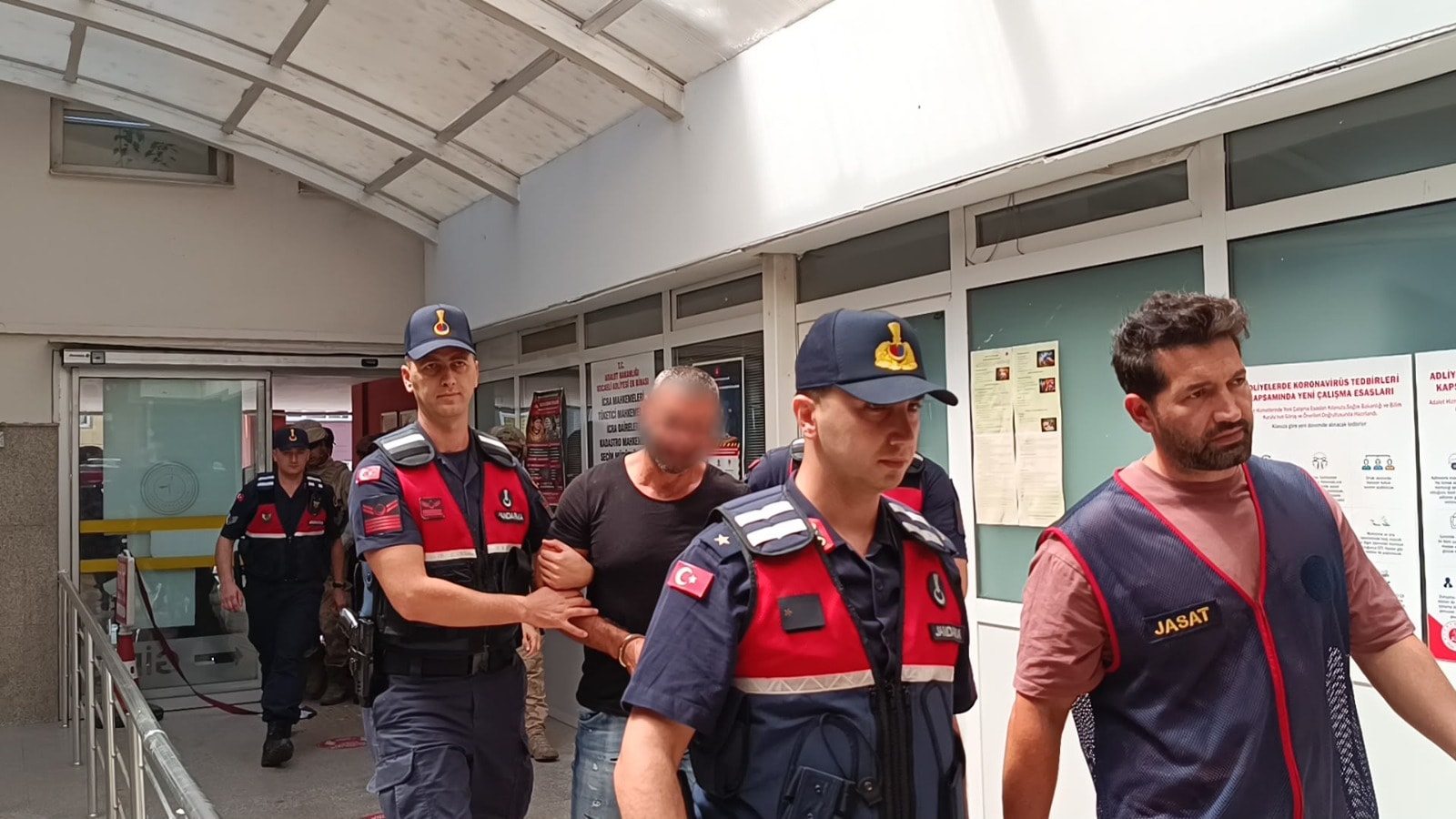 Suç örgütü lideri Yunanistan’a kaçma hazırlığı yaparken yakalandı