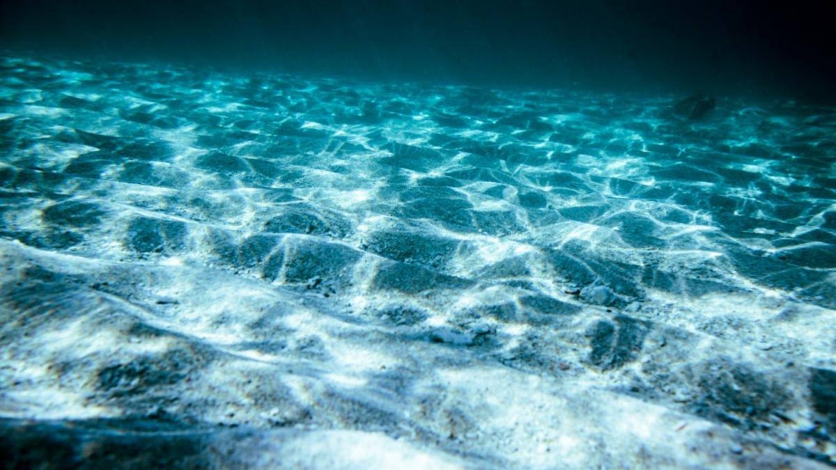 Suyun altında şimşekler çakıyor: Yüzyıllardır devam eden gizem