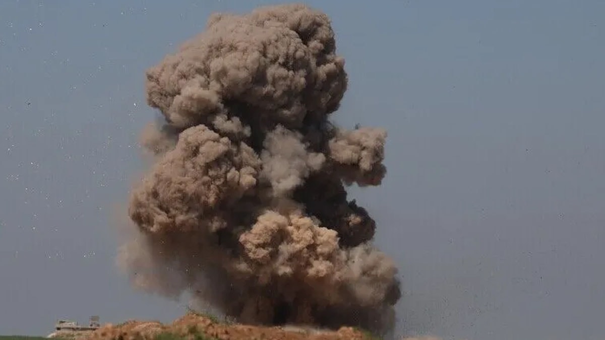 Suriye’de güvenlik güçlerini taşıyan otobüse bombalı saldırı