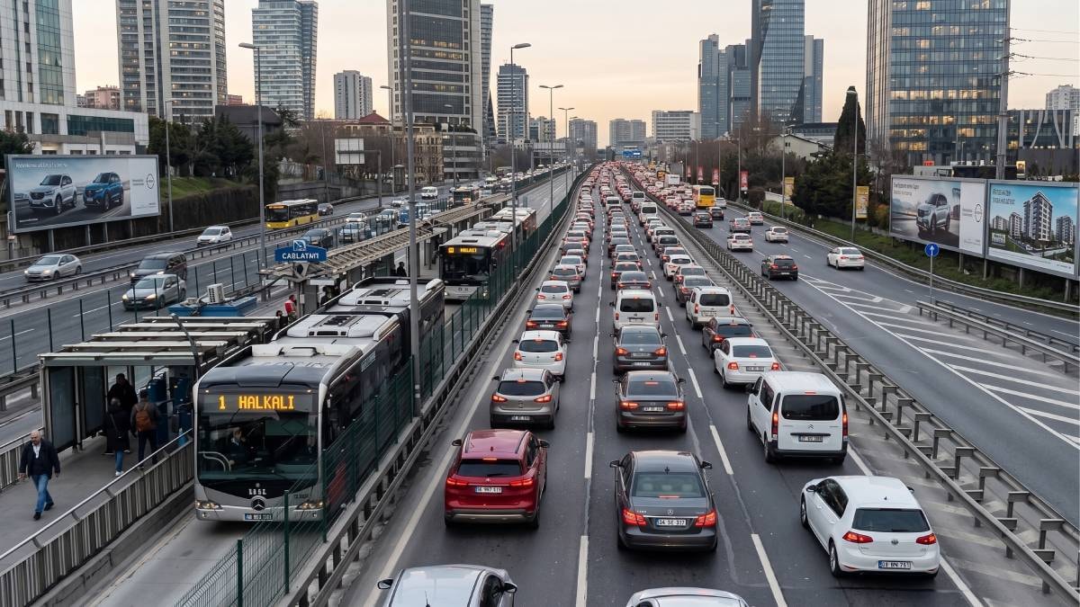 Sürücülerin ruhu bile duymuyor: Depodaki yakıtı sessiz sessiz emiyor