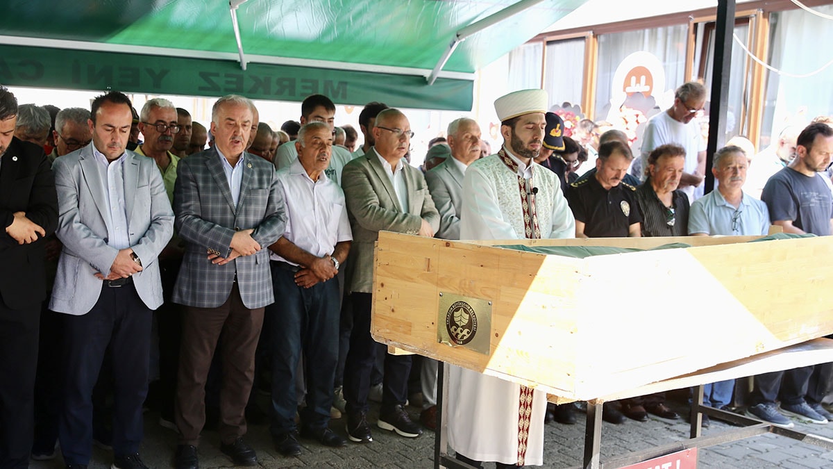 Giresun'da sele kapılarak hayatını kaybeden öğretmenin cenazesi toprağa verildi