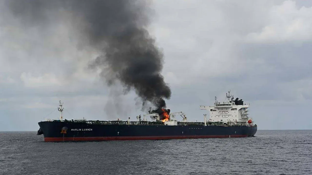 Suudi Arabistan açıklarında bir tanker gemisi vuruldu