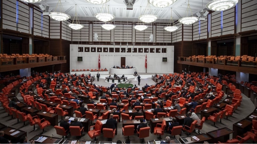 Meclis'te sandalye dağılımı değişti: Yeni Yol bir gitti bir geldi