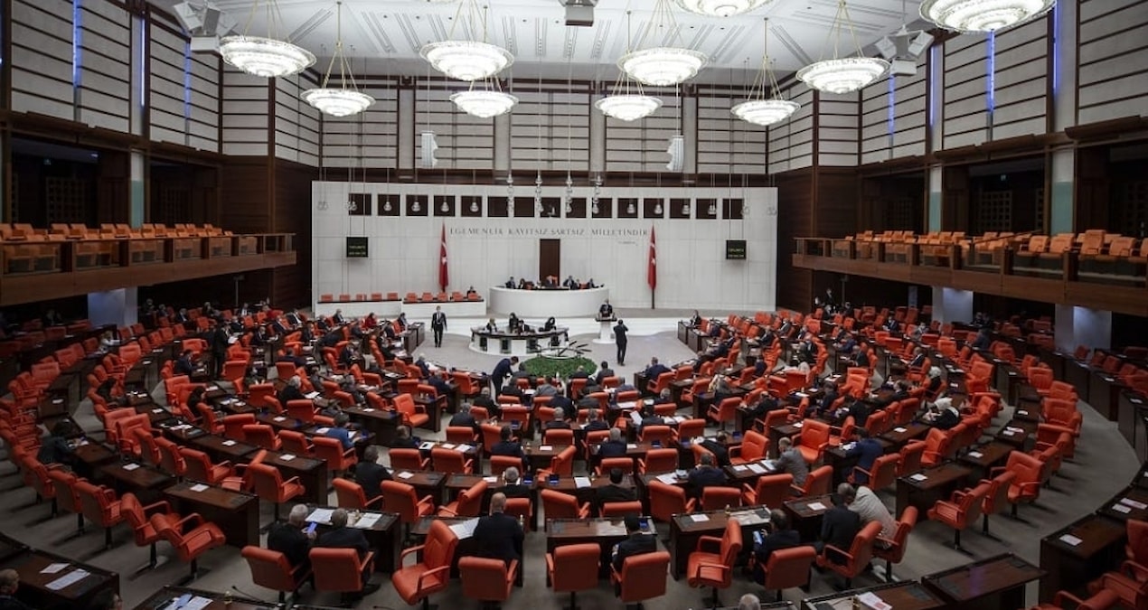 Meclis'te sandalye dağılımı değişti: Yeni Yol bir gitti bir geldi