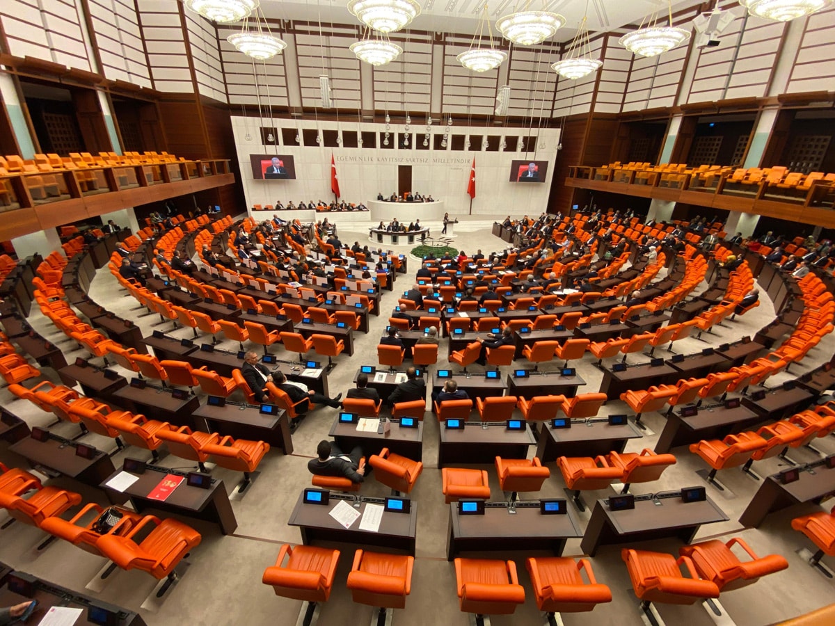 Meclis'te sandalye dağılımı değişti: Yeni Yol bir gitti bir geldi