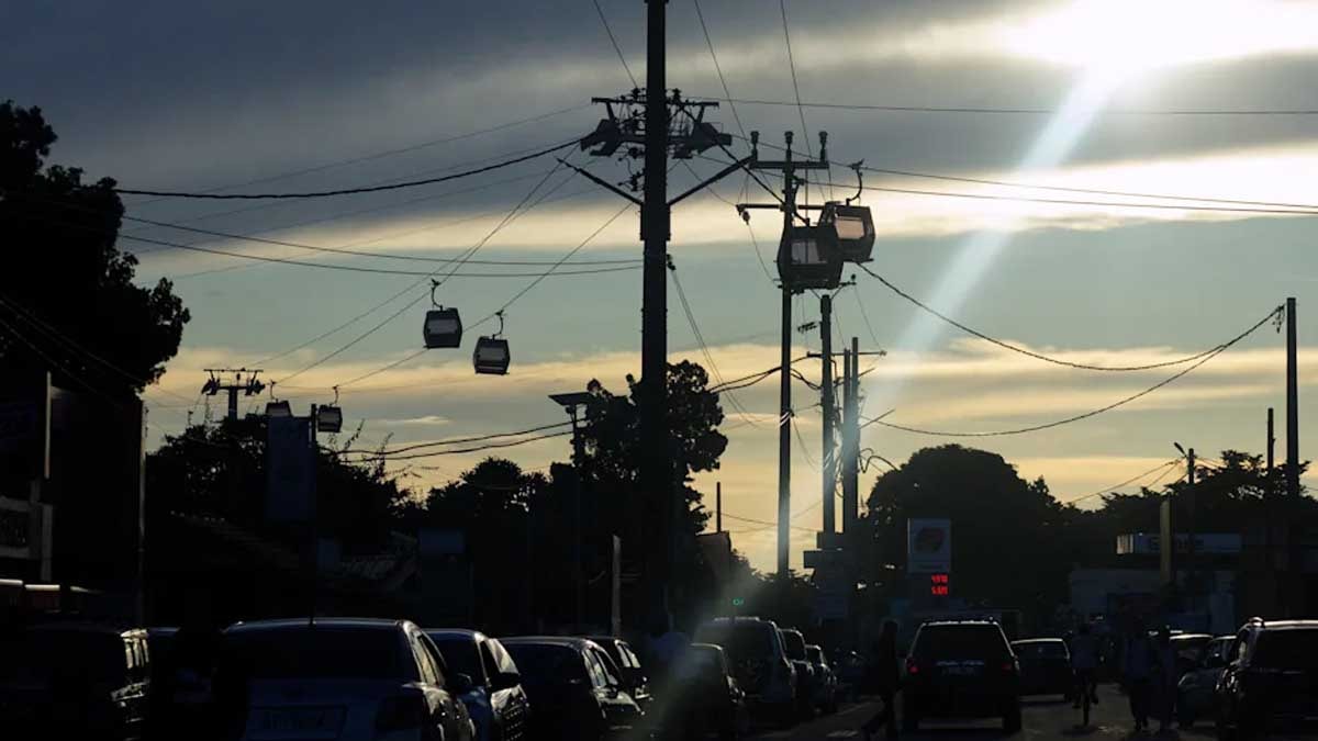 Trafiği bitirecekti, insanlar yine trafiği seçti: 170 milyon dolarlık teleferik bomboş kaldı