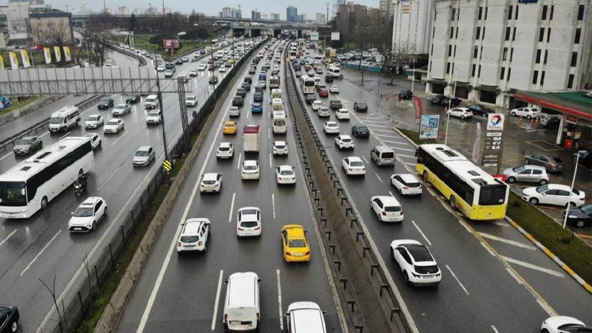 Araç kullanan herkesi etkileyecek: Trafikte yeni dönem
