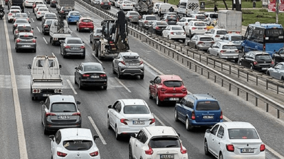 Araç sahiplerini ilgilendiriyor: Trafik sigortasında ödemeler yapıldı