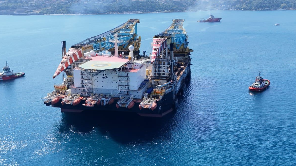 Dünyanın en büyüklerinden: İstanbul Boğazı'ndan geçti