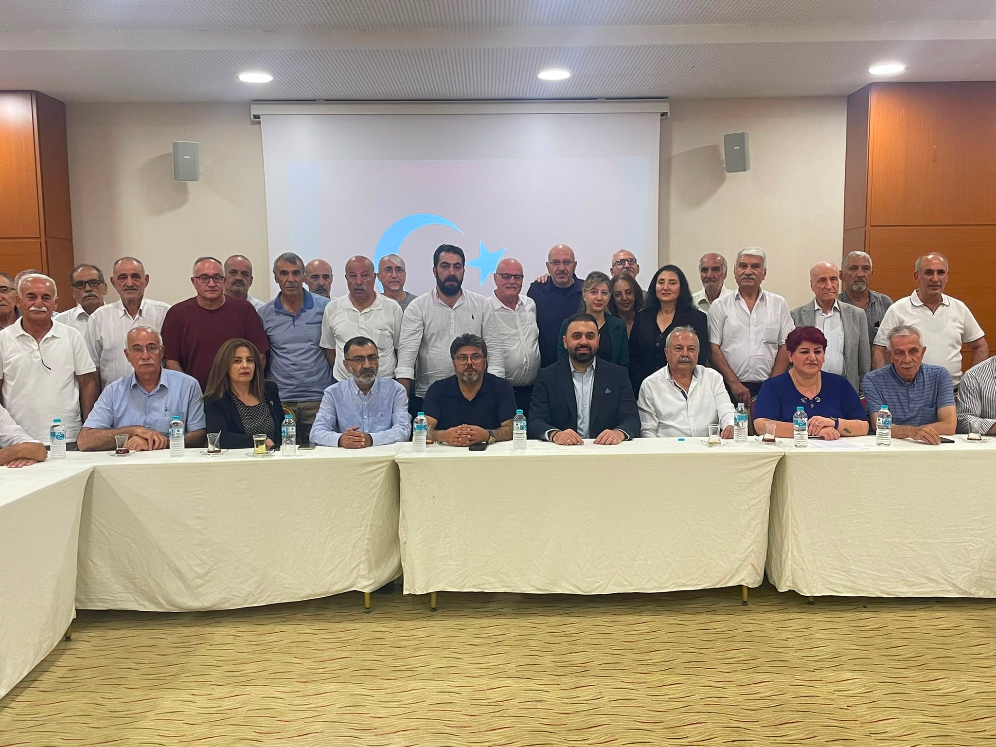 Örgüt iradesi yok sayılıyor" diyerek CHP'den toplu istifa