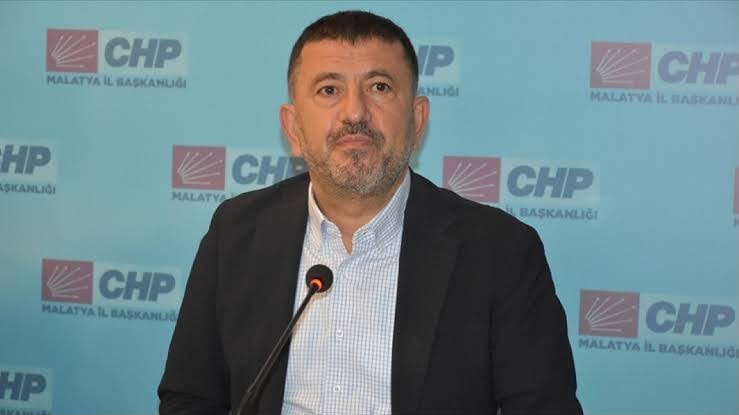 Veli Ağbaba’ya dokunamayan iktidar çevresine dokunuyor